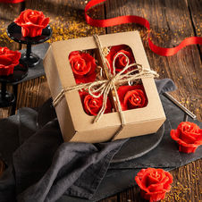 Zestaw świec róża w ozdobnym pudełku