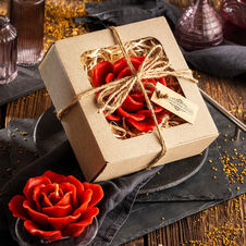 Zestaw prezentowy róża w ozdobnym pudełku
