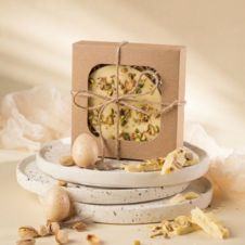 Czekolada biała jajko z miodem i pistacjami 85g