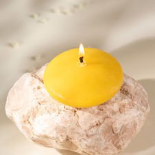 Świeca z wosku pszczelego pływająca duża