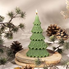 Świeca z wosku pszczelego Choinka zdobiona mała zielona