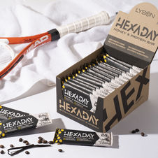 Baton proteinowy HEXADAY wanilia/kawa 45g opakowanie 30 szt.