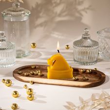 Świeca z wosku pszczelego czapka mikołaja 