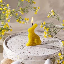 Świeca z wosku pszczelego zajączek wielkanocny