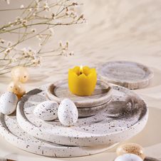 Świeca z wosku pszczelego jajko skorupka