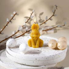 Świeca z wosku pszczelego zajączek siedzacy