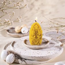 Świeca z wosku pszczelego jajko zdobione duże