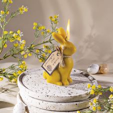 Świeca z wosku pszczelego zając