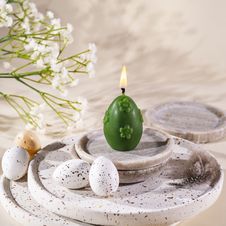 Świeca z wosku pszczelego jajko z kwiatami zielone